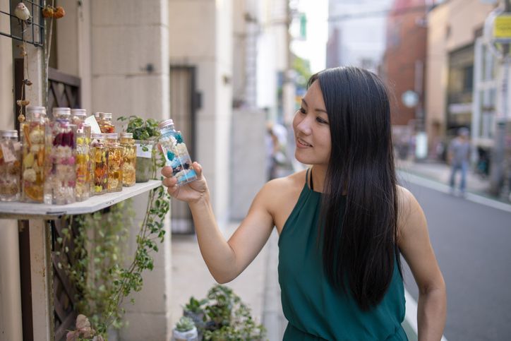 Belanja parfum lokal di memanfaatkan promosi 9.9, pahami dulu tips sebelum membeli produk yang berkualitas. Simak!