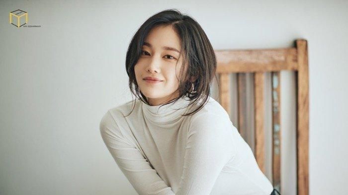 Daftar tontonan film dan drama Korea populer yang pernah dibintangi oleh Jeon Jong Seo.  Ada The Call dan Queen Woo!