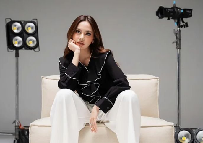 Brand fashion ini menggandeng Mahalini untuk menginspirasi perempuan agar lebih berani mengekspresikan diri dengan busananya.