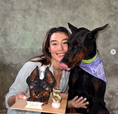 Memiliki anjing doberman bernama Louis, Natasha Ryder bagikan komposisi makanan dan aktivitas seru untuk anabul miliknya!