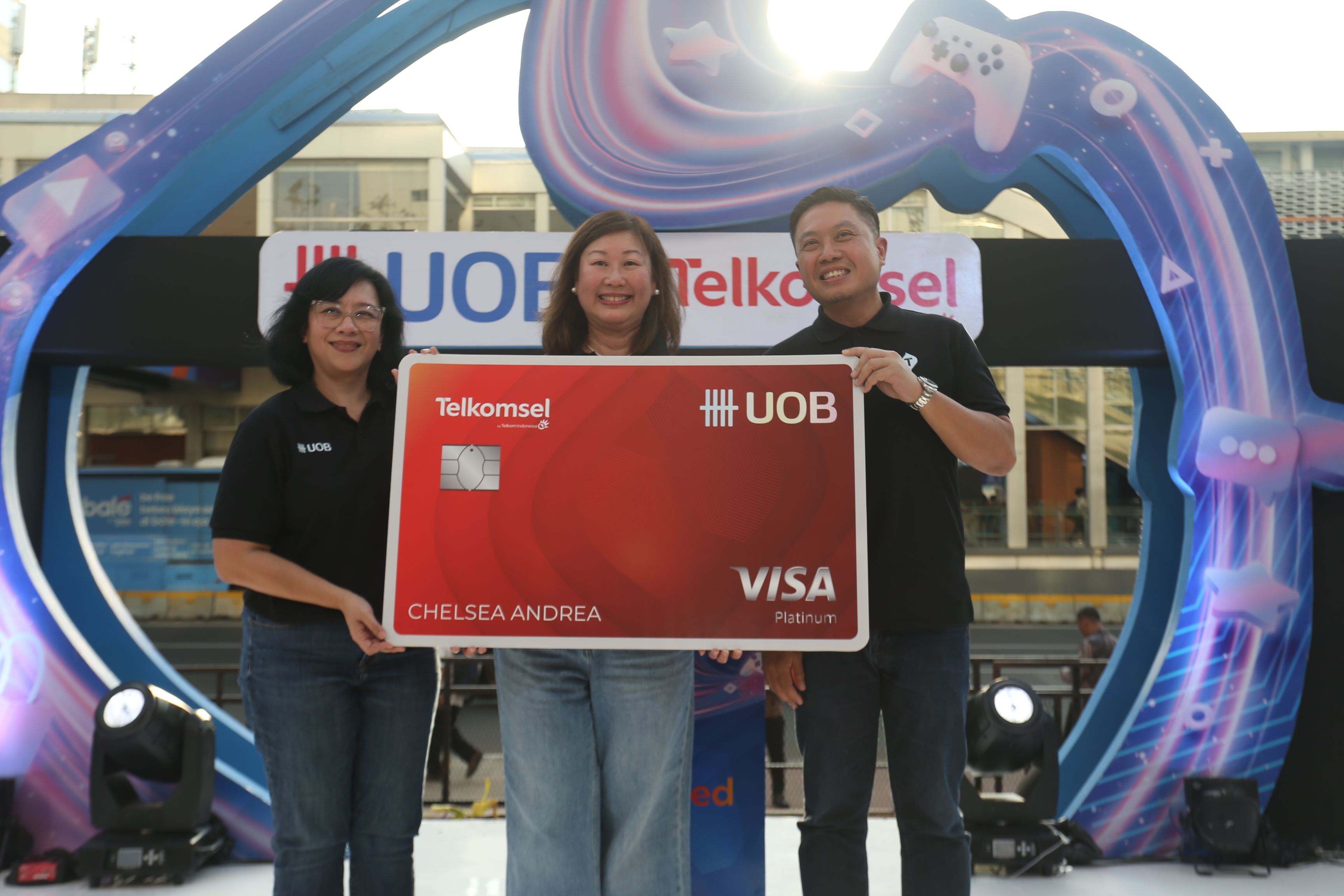 Untuk memenuhi gaya hidup modern, perempuan butuh kartu kredit yang pas. Ini rekomendasi kartu kredit yang bisa dicoba.