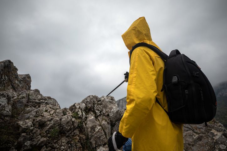 Musim hujan telah tiba, berikut ini tips mendaki gunung saat musim hujan. Termasuk menjaga stamina tubuh.