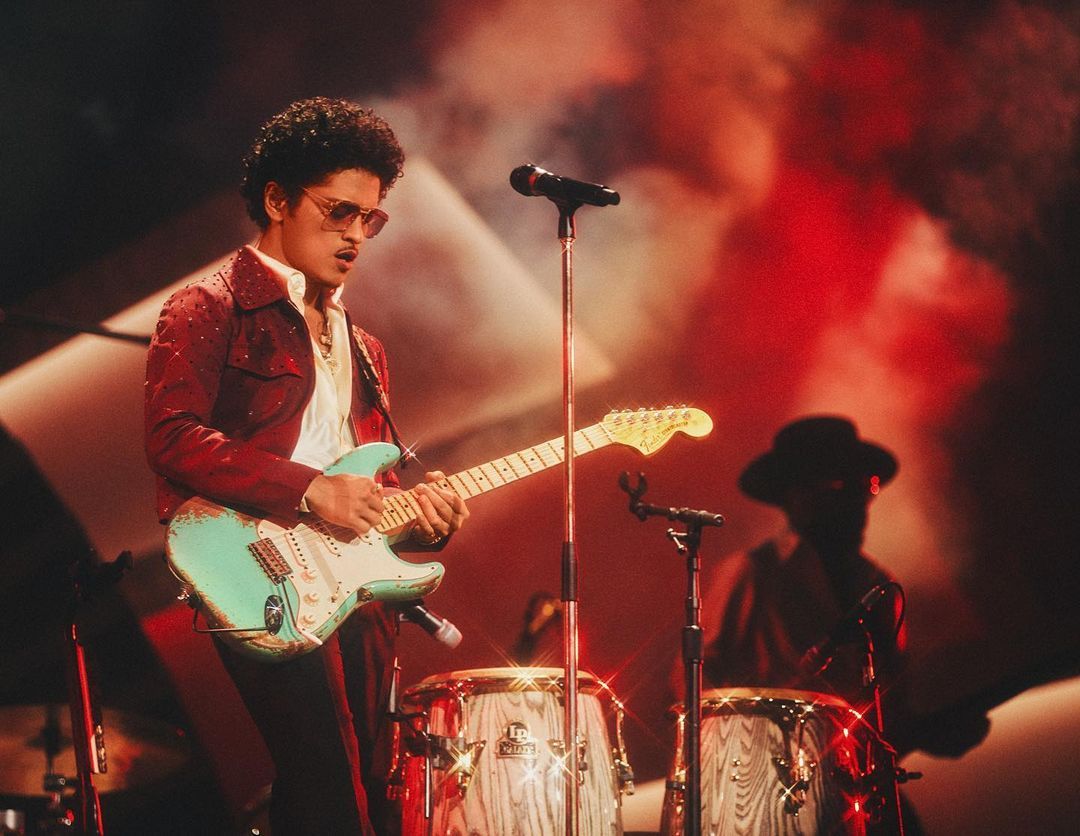 Konser Bruno Mars di Jakarta, berikut inspirasi gaya modis sang peyanyi yang bisa ditiru. Simak selengkapnya!