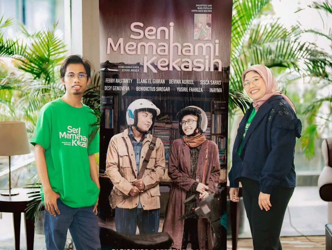 Tak butuh dekorasi, ini tips lamaran sederhana seperti kisah Kalis Mardiasih yang terungkap dalam film Seni Memahami Kekasih.