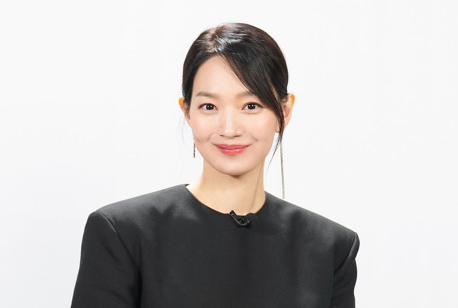 Profesional tapi tetap fashionable, ini inspirasi outfit ke kantor seperti Shin Min Ah dalam drama Korea No Gain No Love.