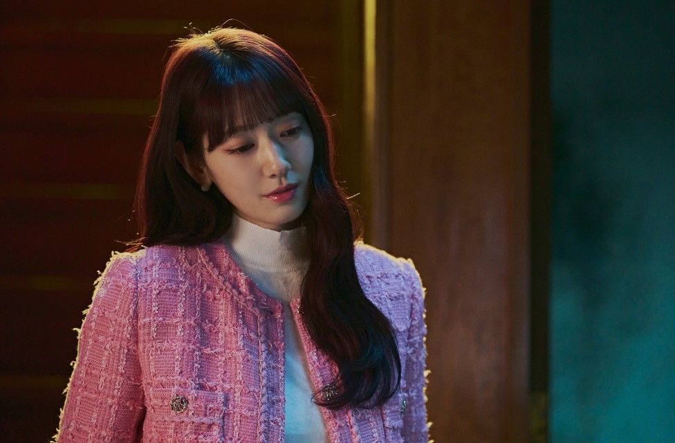 Perubahan karakter perempuan Kang Bitna yang diperankan Park Shin Hye dalam drakor The Judge From Hell. Seperti apa?
