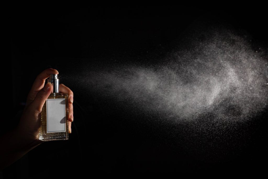 Menggunakan parfum saat kumpul keluarga di momen Lebaran akan menunjang penampilan, ini rekomendasinya!