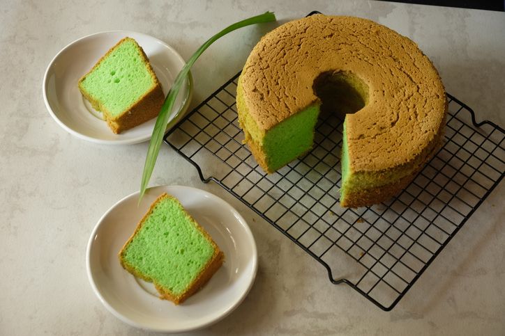 Ini dia resep bolu pandan kukus yang bisa jadi ide jualan yang menguntungkan. Yuk siapkan bahan-bahannya.