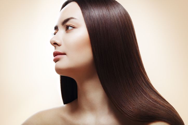 Apa itu glass hair? Begini cara membuat rambut tampil berkilau seperti kaca yang bisa kamu coba sendiri di rumah!