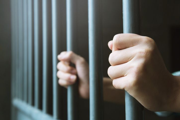Anak remaja jadi pelaku pelecehan seksual karena kecanduan nonton video dewasa. Simak bahayanya kecancuan film dewasa.