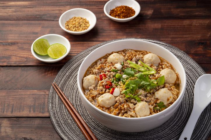 Temani waktu santai di rumah saat akhir pekan, begini tips memasak mi instan yang enak dan bergizi. Seperti apa?