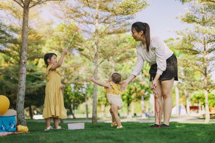 Sempat menolak pergi, begini tips memotivasi anak agar kembali bersemangat berangkat ke daycare atau tempat penitipan.