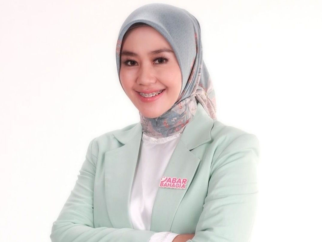 Gitalis Dwi Natarina atau yang lebih dikenal Gita KDI maju ke Pilkada Jabar 2024. Berikan program untuk ibu dan anak.