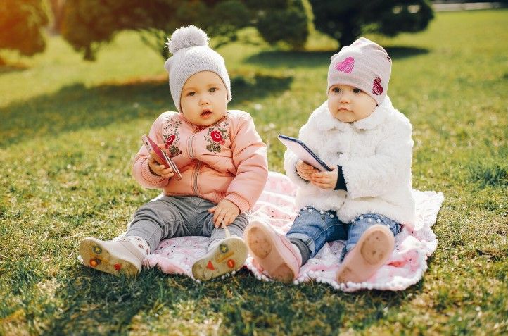 Beberapa rekomendasi nama bayi perempuan kembar yang cocok untuk Si Kecil yang lahir di bulan April.