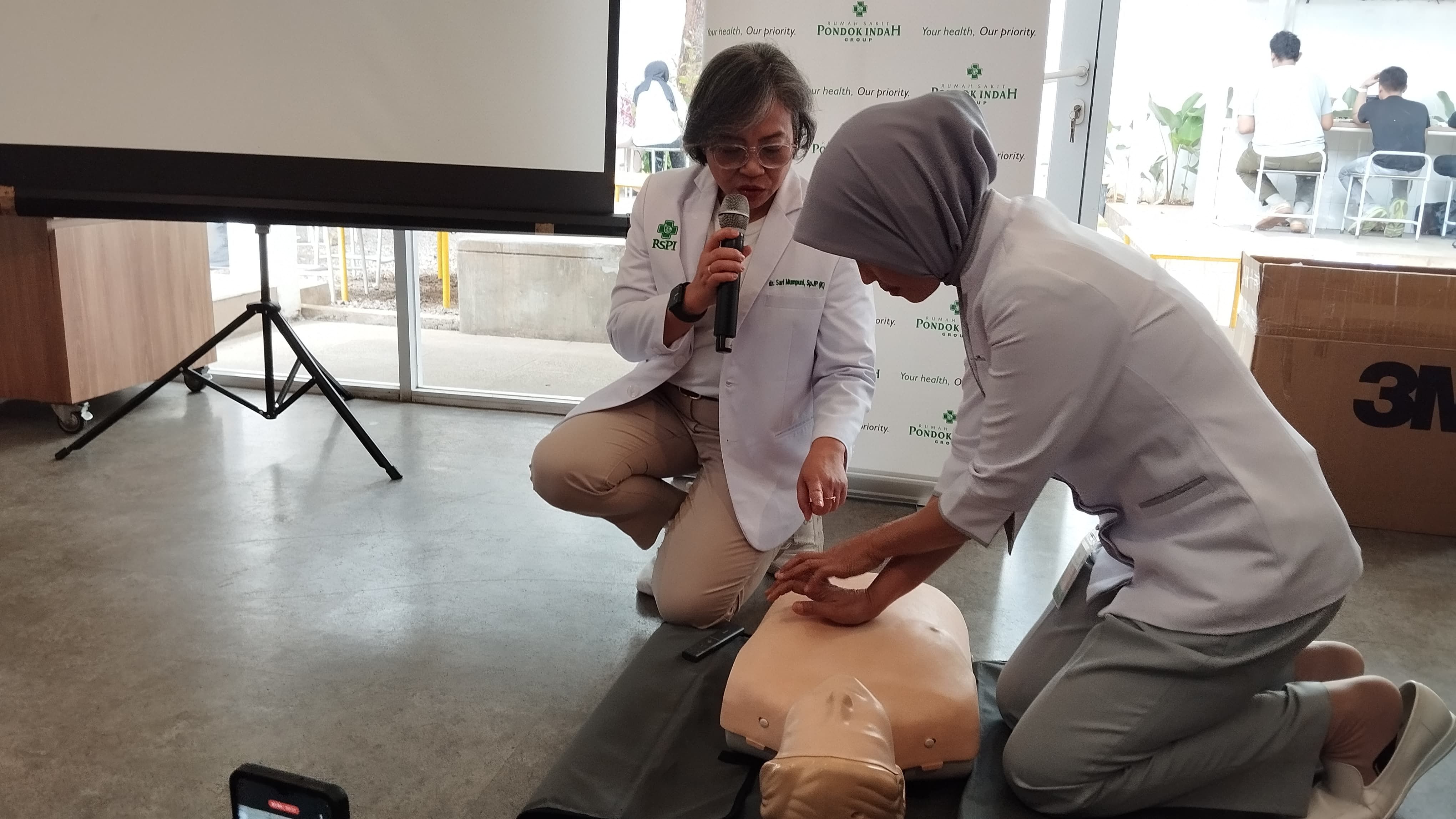 BLS adalah langkah dasar untuk membantu korban henti jantung  dengan menjaga aliran darah dan oksigen ke organ vital hingga bantuan medis datang.