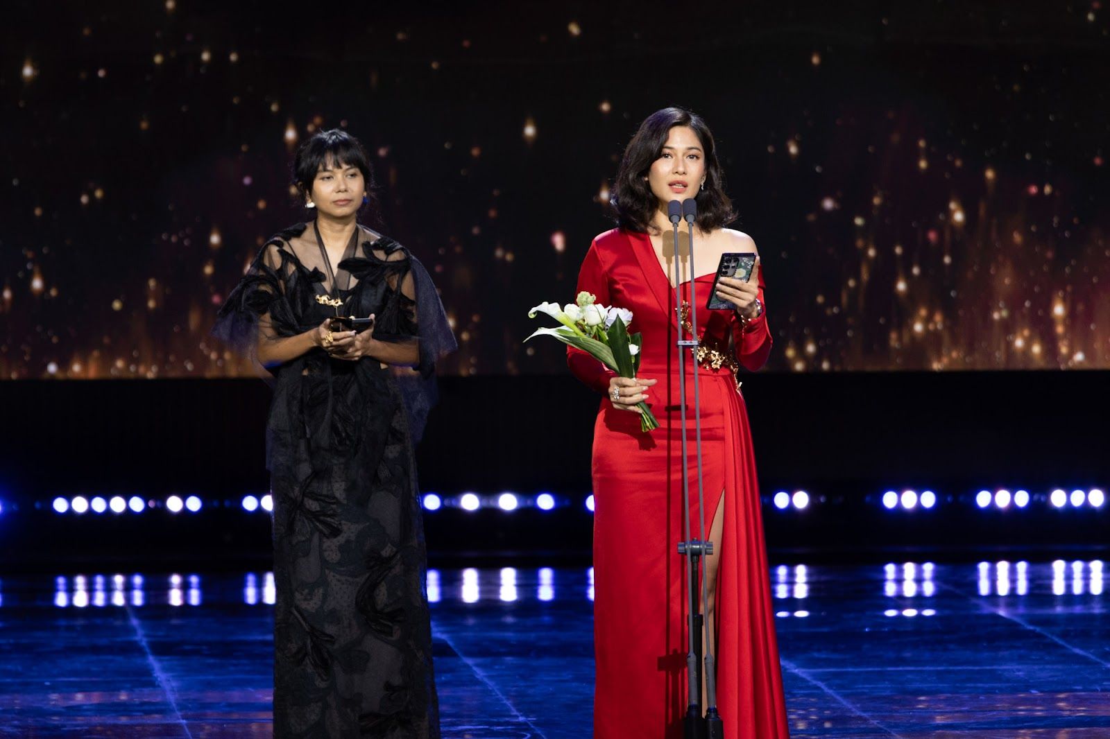 Serial Gadis Kretek memenangkan penghargaan Sutradara Terbaik di ACA & Global OTT Awards 2024, dengan Dian Sastro dinominasikan sebagai Aktris Terbaik