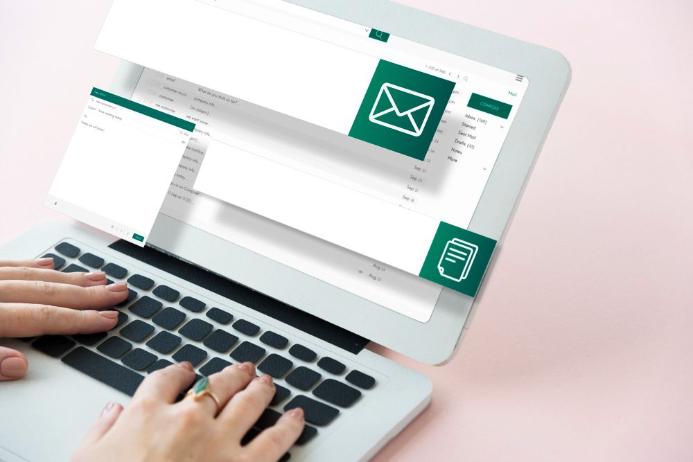 Berikut ini panduan lengkap cara melamar kerja melalui email. Perhatikan subjek hingga penggunaan bahasa profesional.