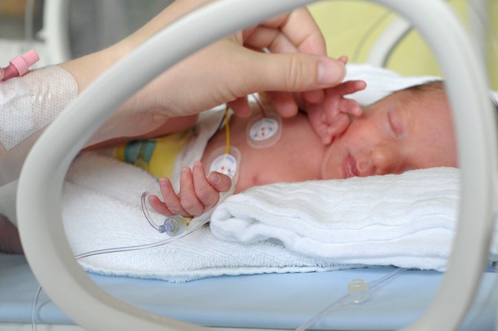 Kasus bayi kena kanker ovarium di usia 19 bulan di Malaysia. Kenali penyebab dan gejala kanker ovarium pada bayi dan anak!