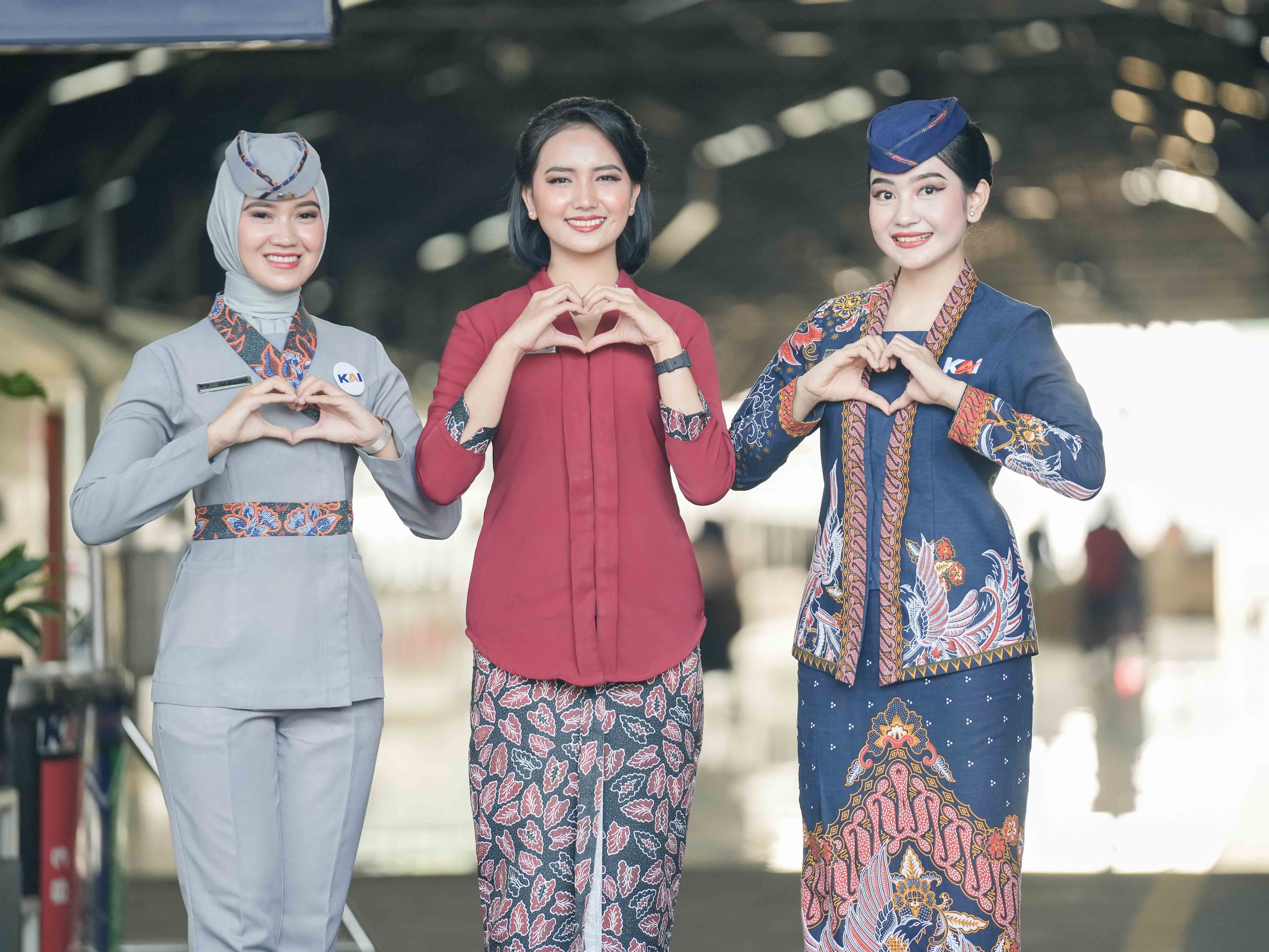 KAI Service membuka lowongan kerja Pramugara dan Pramugari untuk angkutan Lebaran 2025. Simak syarat dan lokasi penempatannya!