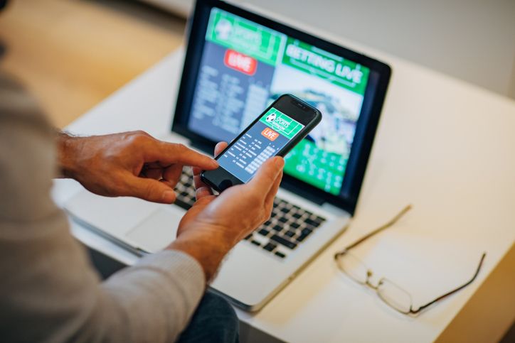 Kekerasan dalam rumah tangga bisa dipicu oleh adiksi terhadap judi online, ini penyebab dan cara mengatasinya menurut psikolog.