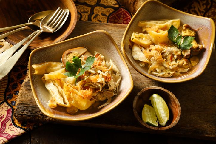 Resep timlo khas Solo. Makanan berkuah yang bisa jadi menu andalan di rumah makananmu. Yuk simak lengkapnya.