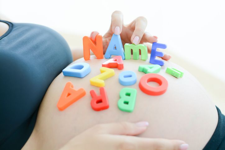 Seorang peracik nama bayi mengungkap tiga ciri khas orang Indonesia dalam menamai anak mereka. Apa saja?