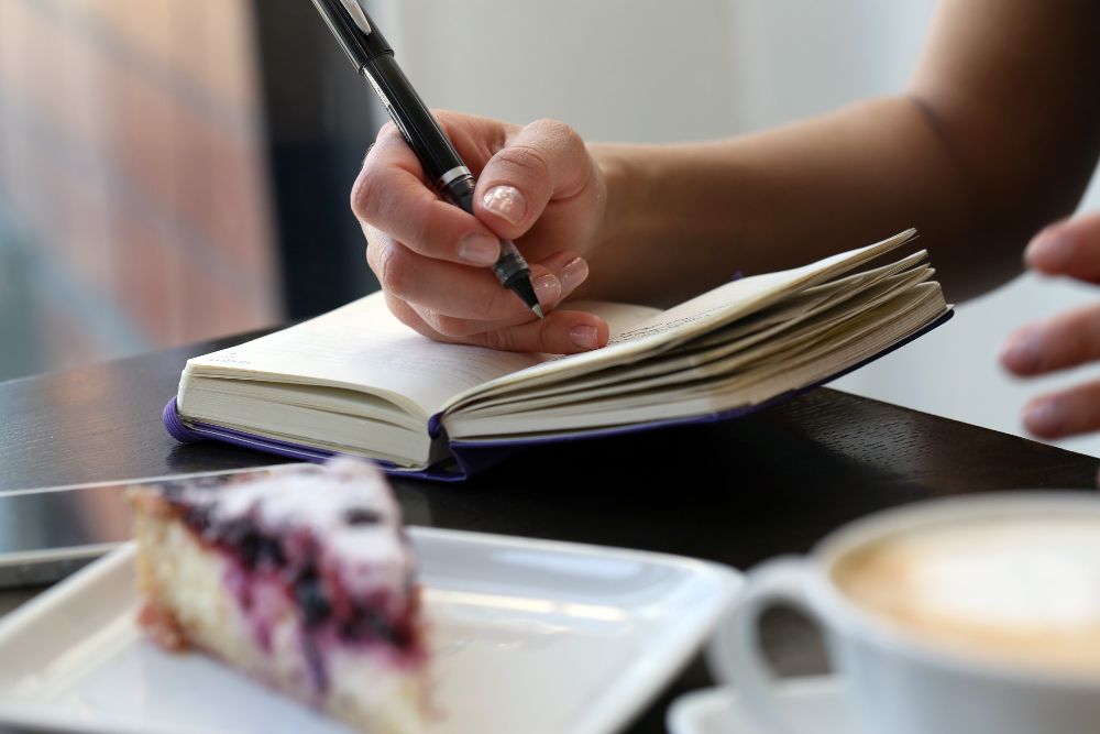Berikut ini lima aktivitas seru yang bisa dilakukan perempuan saat menjalani life after breakup. Apa saja?