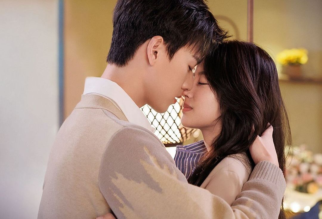 Sinopsis series Go Back Lover, drama China yang kini sedang viral di TikTok. Mengisahkan perjalanan cinta teman lama.