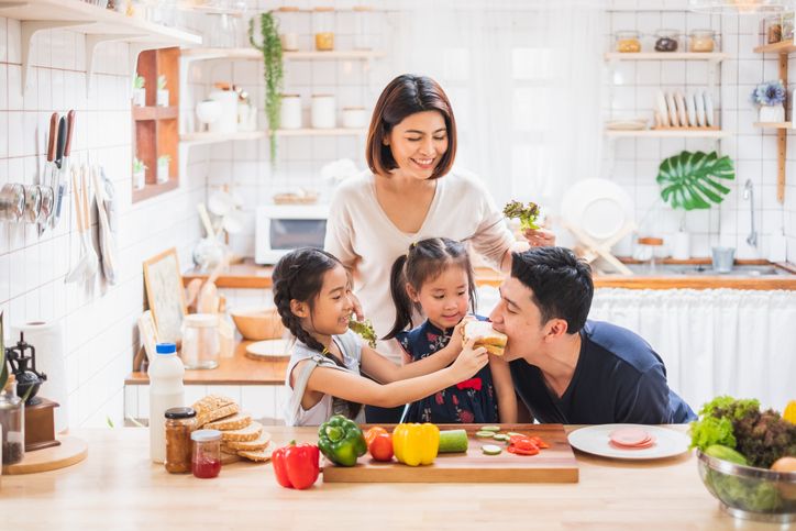 Terlalu sibuk dan ribet di pagi hari, pahami panduan praktis menyiapkan sarapan untuk anak dengan menu yang sat-set berikut ini!