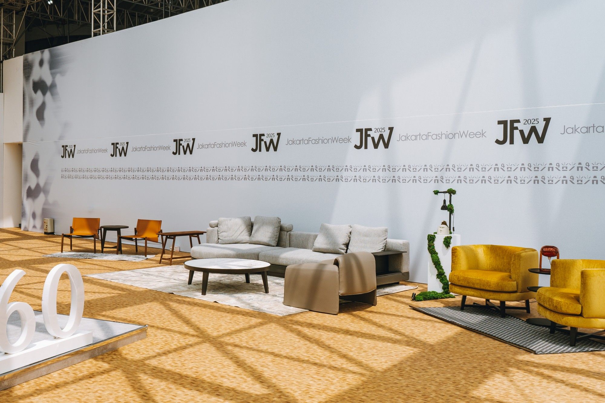 Lebih dari sekadar ajang mode bergengsi, Jakarta Fashion Week 2025 tampil premium dengan furnitur elegan dari PRIVE.