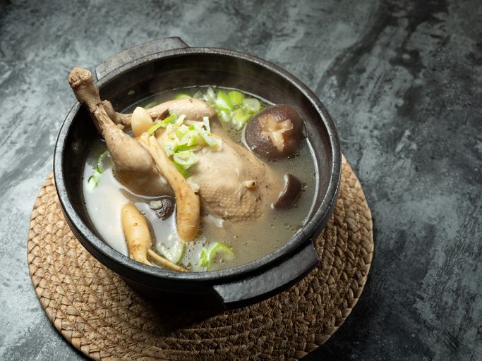 Cocok disantap saat musim hujan, berikut ini resep sup ayam spesial ala bintang lima yang bisa jadi ide usaha.