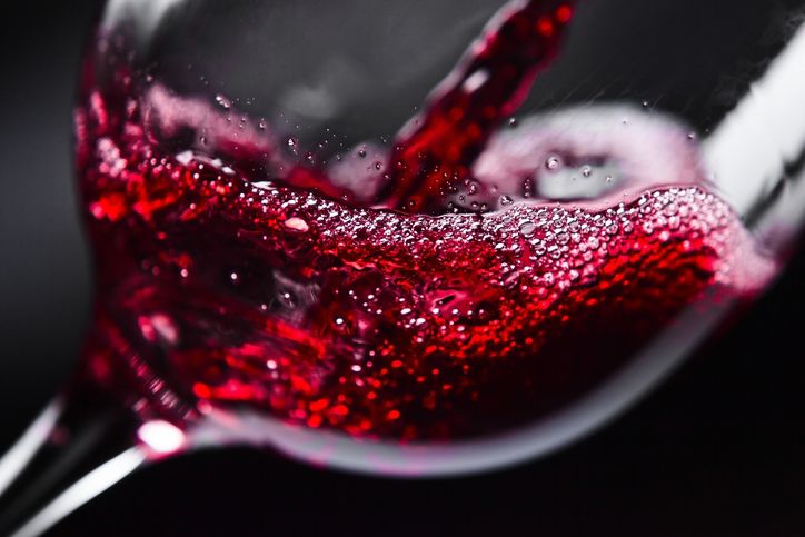 Dior mengeluarkan produk perawatan kulit dengan kandungan wine. Apa manfaat wine untuk kecantikan? Simak di sini!