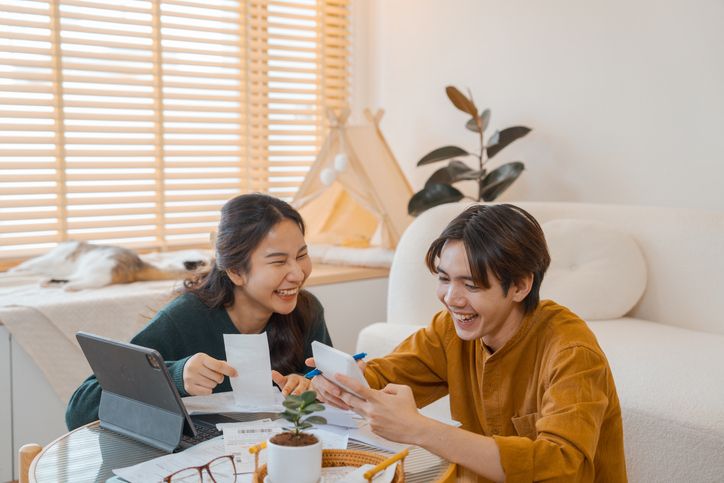 Ternyata laki-laki dan perempuan punya cara berbeda dalam hal menabung. Yuk, simak di mana saja letak perbedaannya!