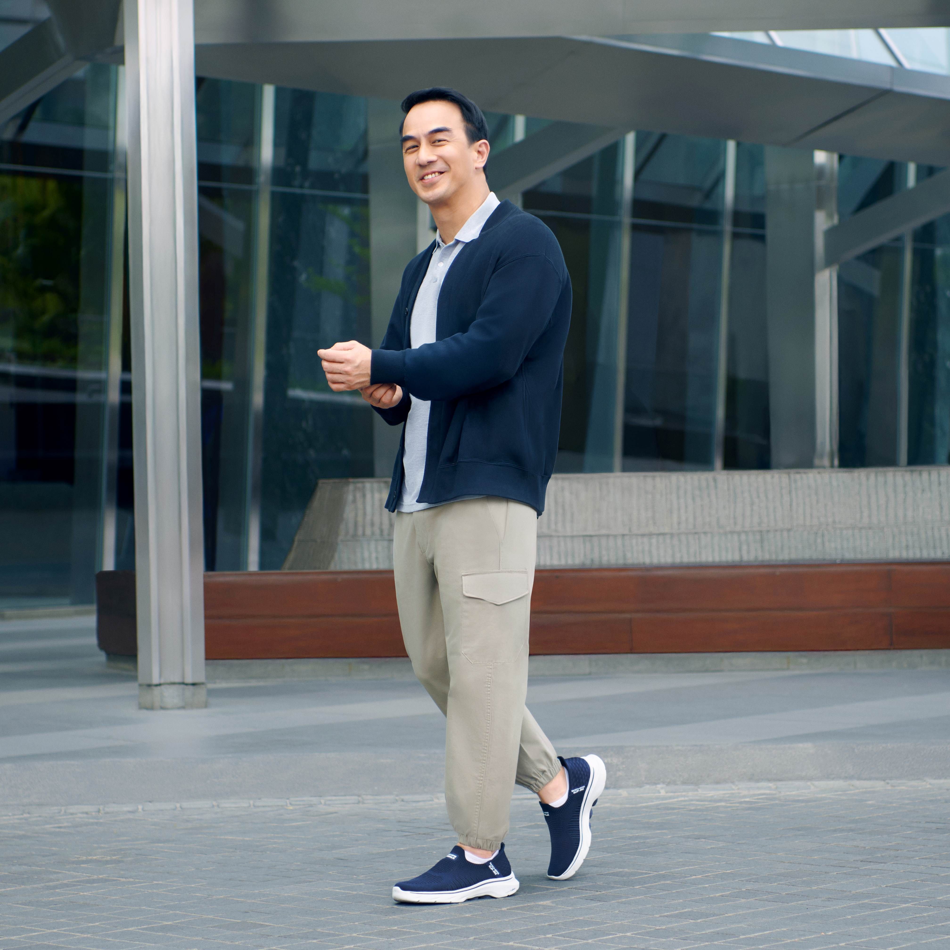 Untuk pertama kalinya, brand fashion olahraga Skechers memilih Joe Taslim menjadi brand ambassador untuk Indonesia.