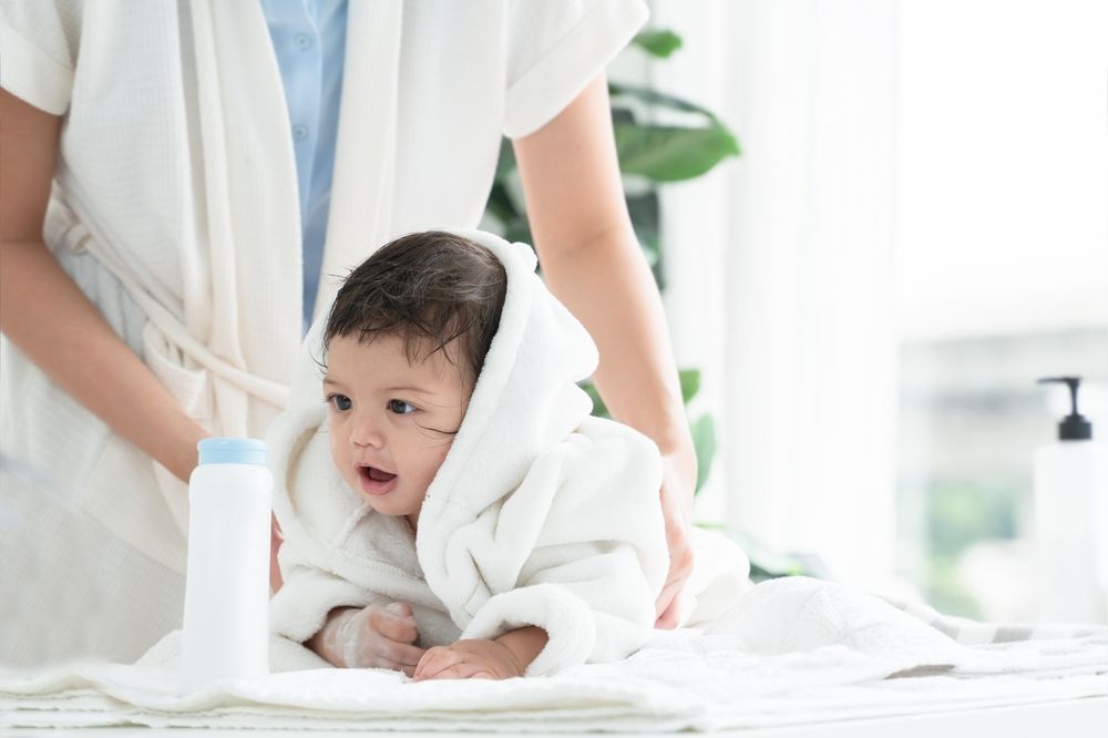 Kulit bayi yang sensitif membuat para ibu harus memberikan perhatian khusus dalam merawat dan memilih produk yang tepat.