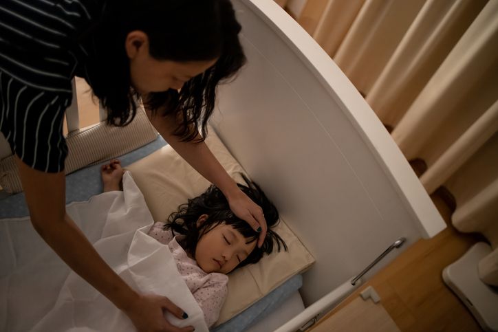 Pneumonia adalah ancaman serius bagi anak, menyebabkan kematian yang tinggi namun dapat dicegah melalui imunisasi, nutrisi baik, lingkungan sehat, dan komitmen pencegahan pemerintah.