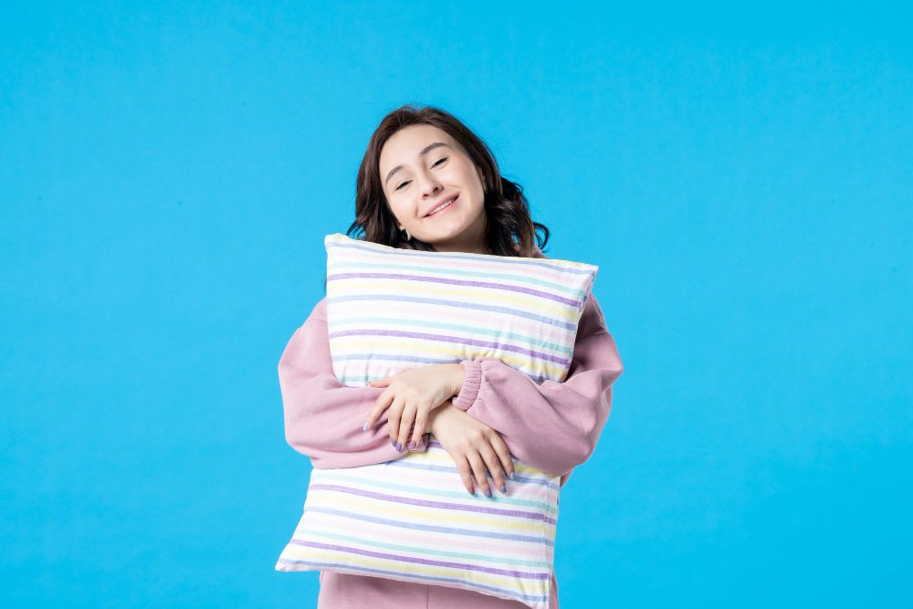 Demi menjaga kualitas tidur perempuan, berikut lima tanda kalau bantal tidur perlu segera diganti.