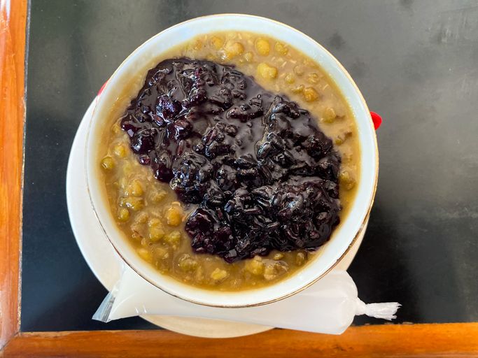 Resep kacang hijau ketan hitam. Ide sarapan yang praktis untuk perempuan sebelum bekerja. Yuk simak.