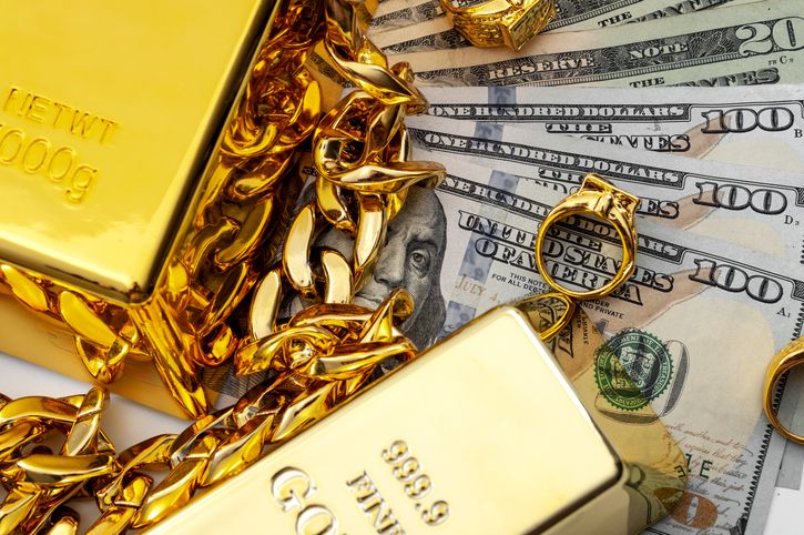 Perempuan melek investasi, berikut ini tiga perbedaan emas batangan dan perhiasan. Mulai dari bentuk sampai buyback.