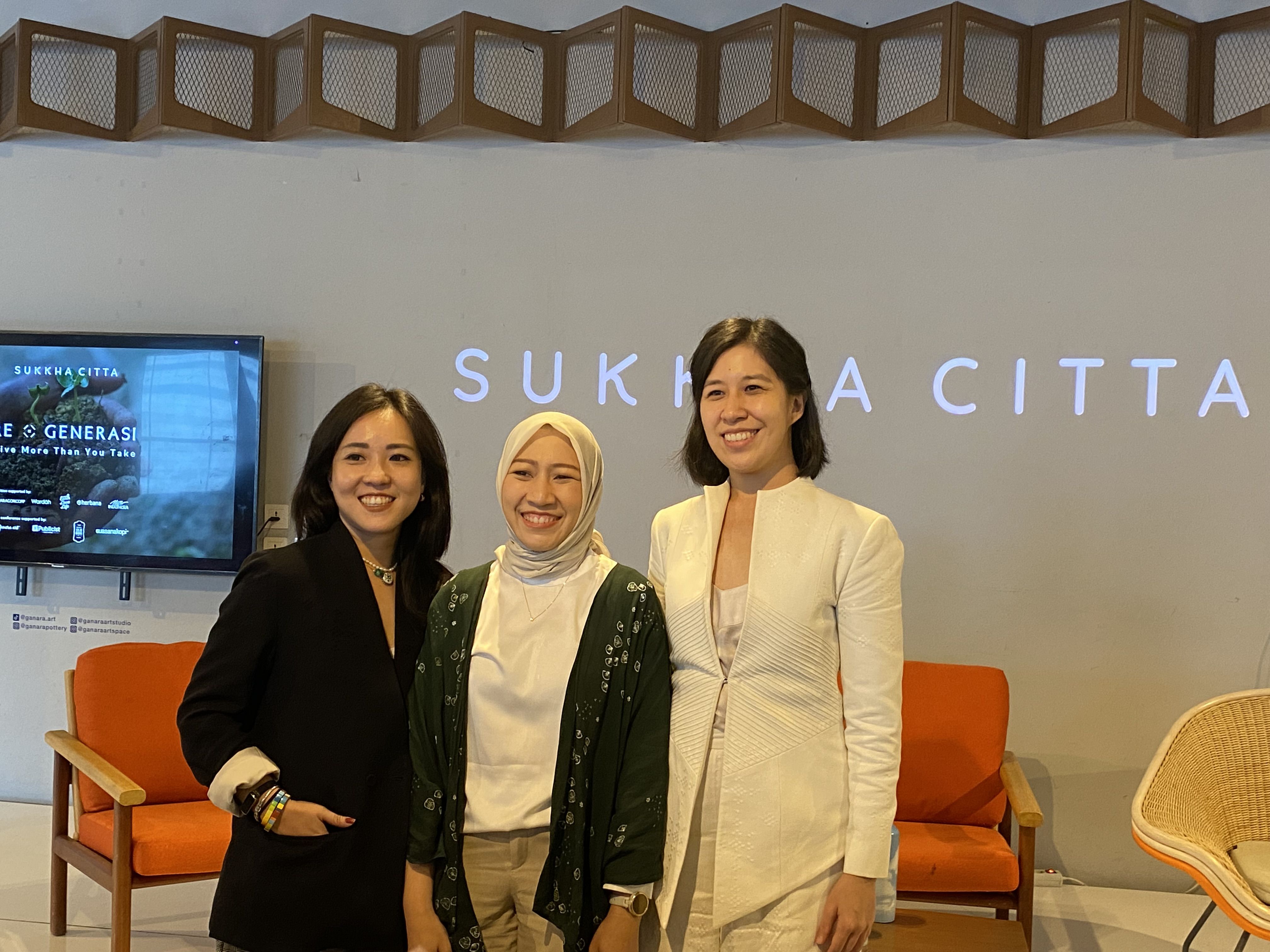 SukkhaCitta gelar eksibisi di beberapa kota di Indonesia yang berfokus pada pemberdayaan perempuan dan isu lingkungan!