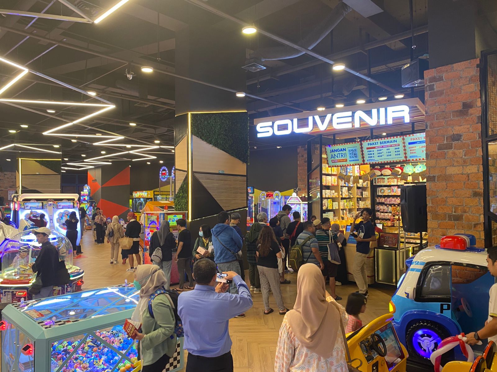 Merayakan 30 tahun bersama keluarga Indonesia, Timezone ajak pengunjung bernostalgia dan merilis 9 kartu seru. Simak penjelasannya!