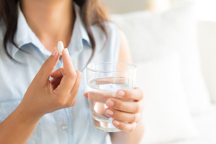Resistansi antimikroba mengancam kesehatan, lingkungan, dan ekonomi. Perubahan perilaku masyarakat dalam penggunaan antibiotik secara bijak menjadi kunci untuk mengatasi masalah ini.