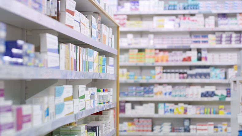 Ketamin bermanfaat dalam medis, namun penyalahgunaannya berisiko serius bagi kesehatan. BPOM meningkatkan pengawasan ketat untuk mencegah pelanggaran distribusi dan penyalahgunaan obat keras ini.