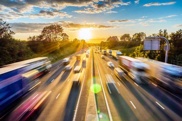 Sedang high season, simak tips traveling di musim liburan Nataru agar kamu dan keluarga nyaman bepergian.