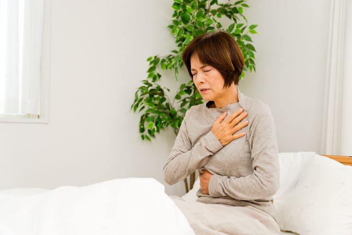 Perempuan yang mengalami menopause memiliki risiko besar terserang penyakit jantung, simak penjelasannya!