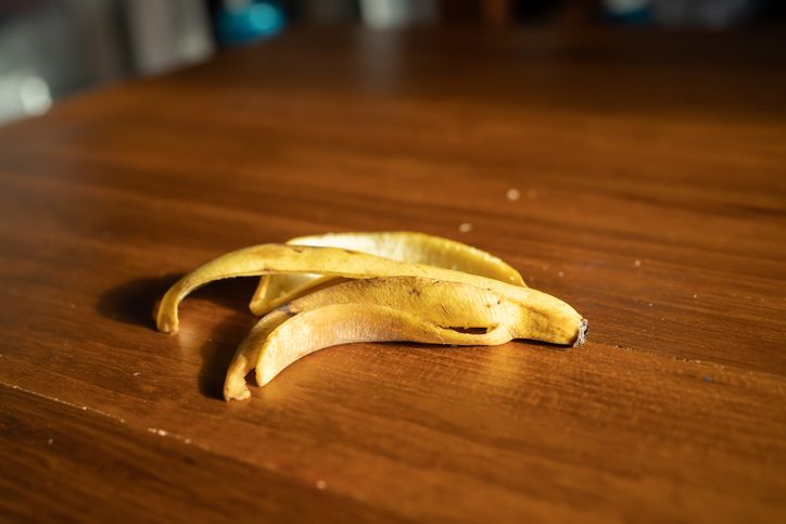 Kulit pisang jangan langsung dibuang. Berikut berbagai manfaat kulit pisang untuk kecantikan, mulai jadi skincare hingga pemutih gigi.