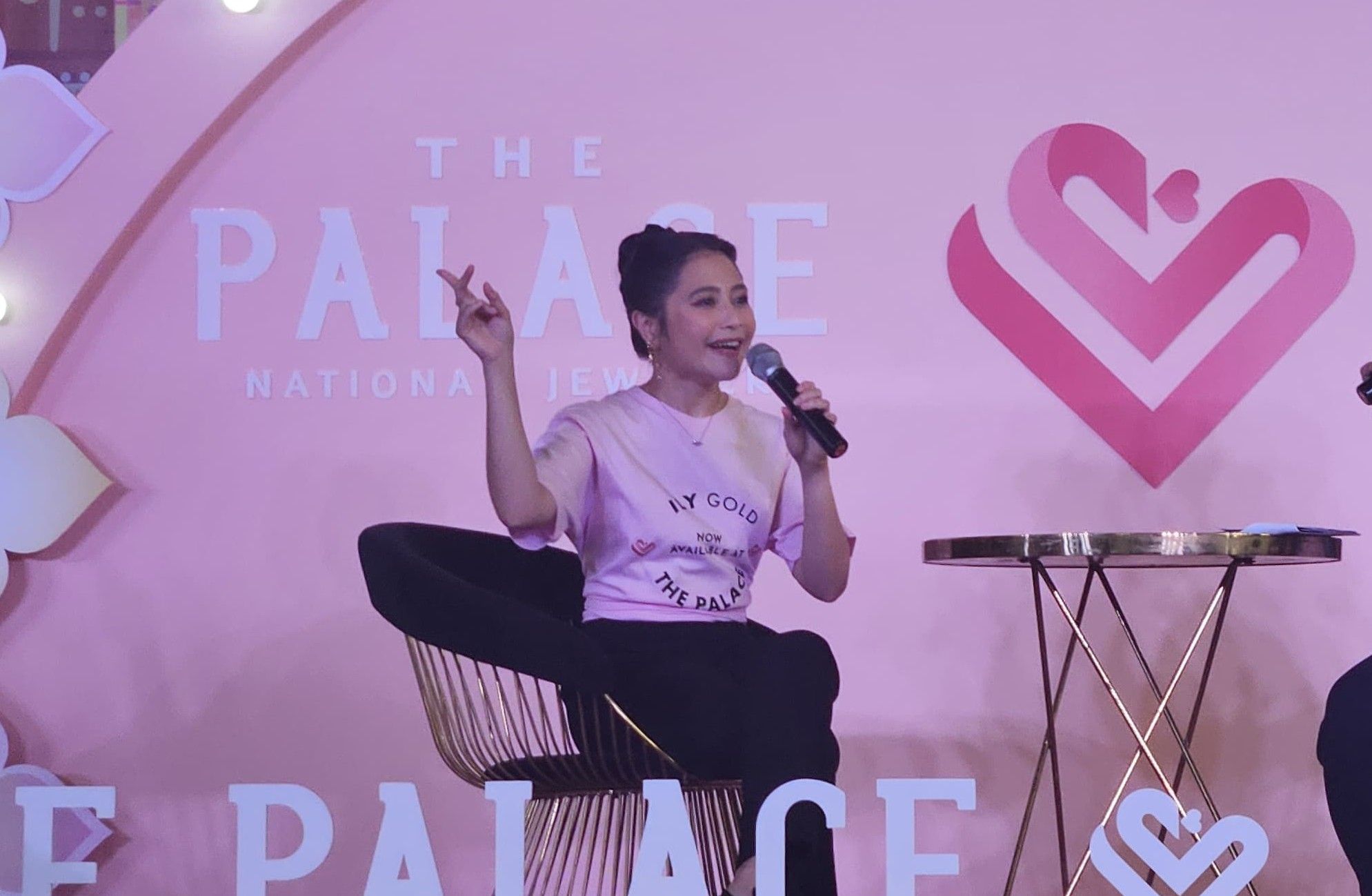 Ingin tampil modis seperti Prilly Latuconsina? Ini rekomendasi perhiasan emas 9K seperti yang dipakai Prilly Latuconsina.