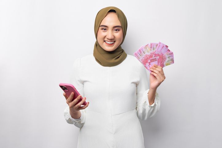Tren penggunaan pinjol dan paylater meningkat, Gen Z bisa melakukan strategi keuangan ini agar terhindar dari risiko kesulitan finansial.