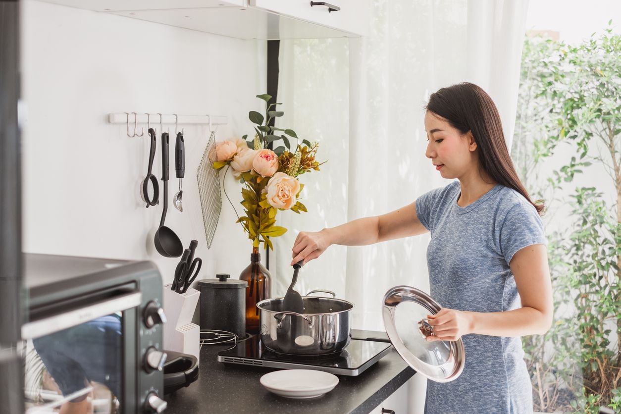 Bagi ibu bekerja yang sibuk, ini tiga rekomendasi peralatan dapur modern yang bisa bantuk masak lebih mudah dari Toshiba.