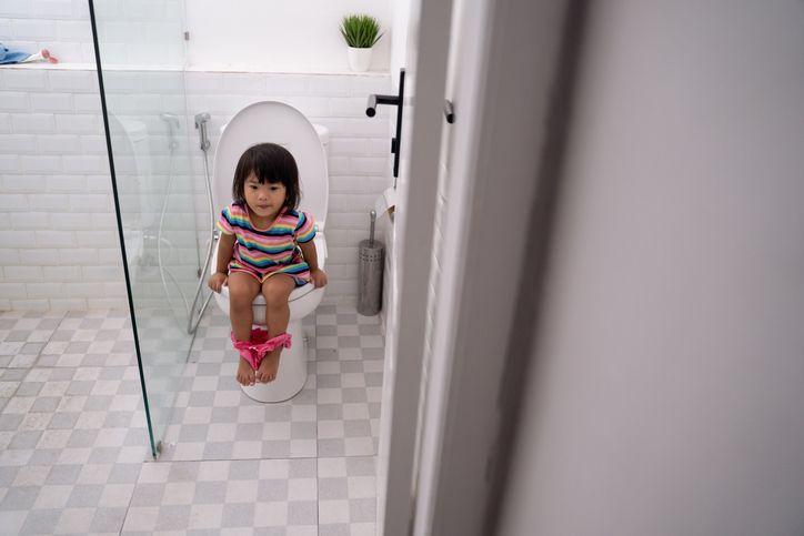 IDAI mengungkap dua aspek penting dalam toilet training anak dan dampaknya jika menunda melakukannya.